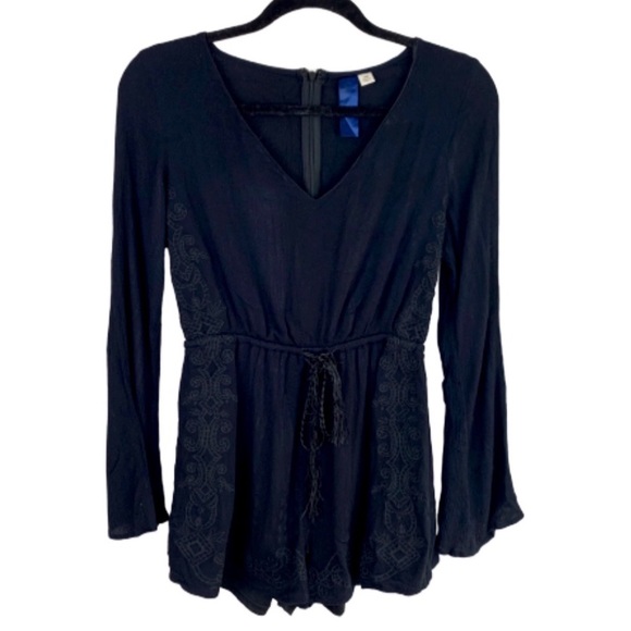 Francesca’s long sleeved knit/lace black romper - Picture 1 of 8
